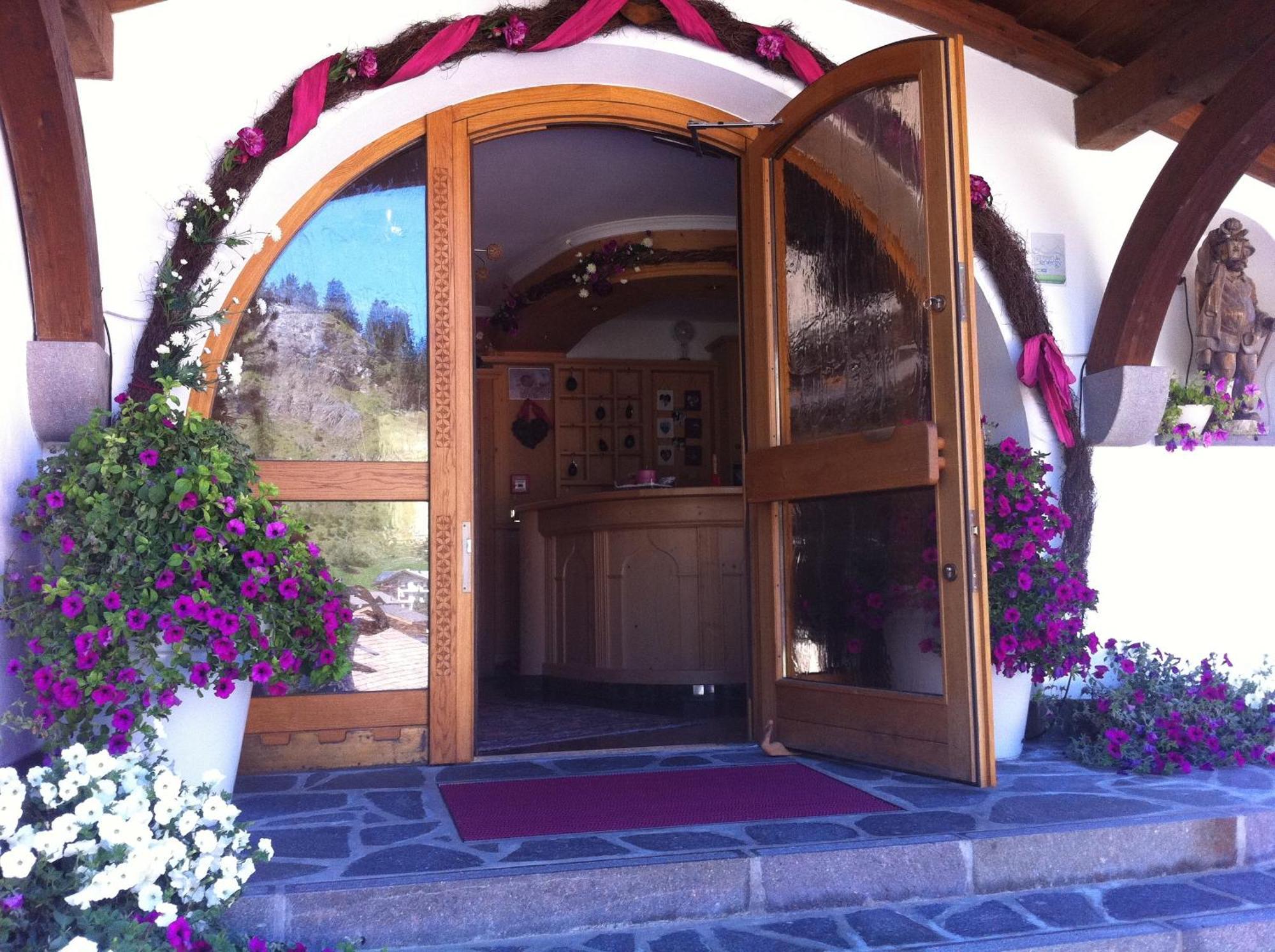 Garni La Bercia Hotel Selva di Val Gardena Exterior photo